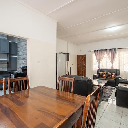 Wood Road Guest Lodge Καταρράκτες Βικτωρίας Εξωτερικό φωτογραφία