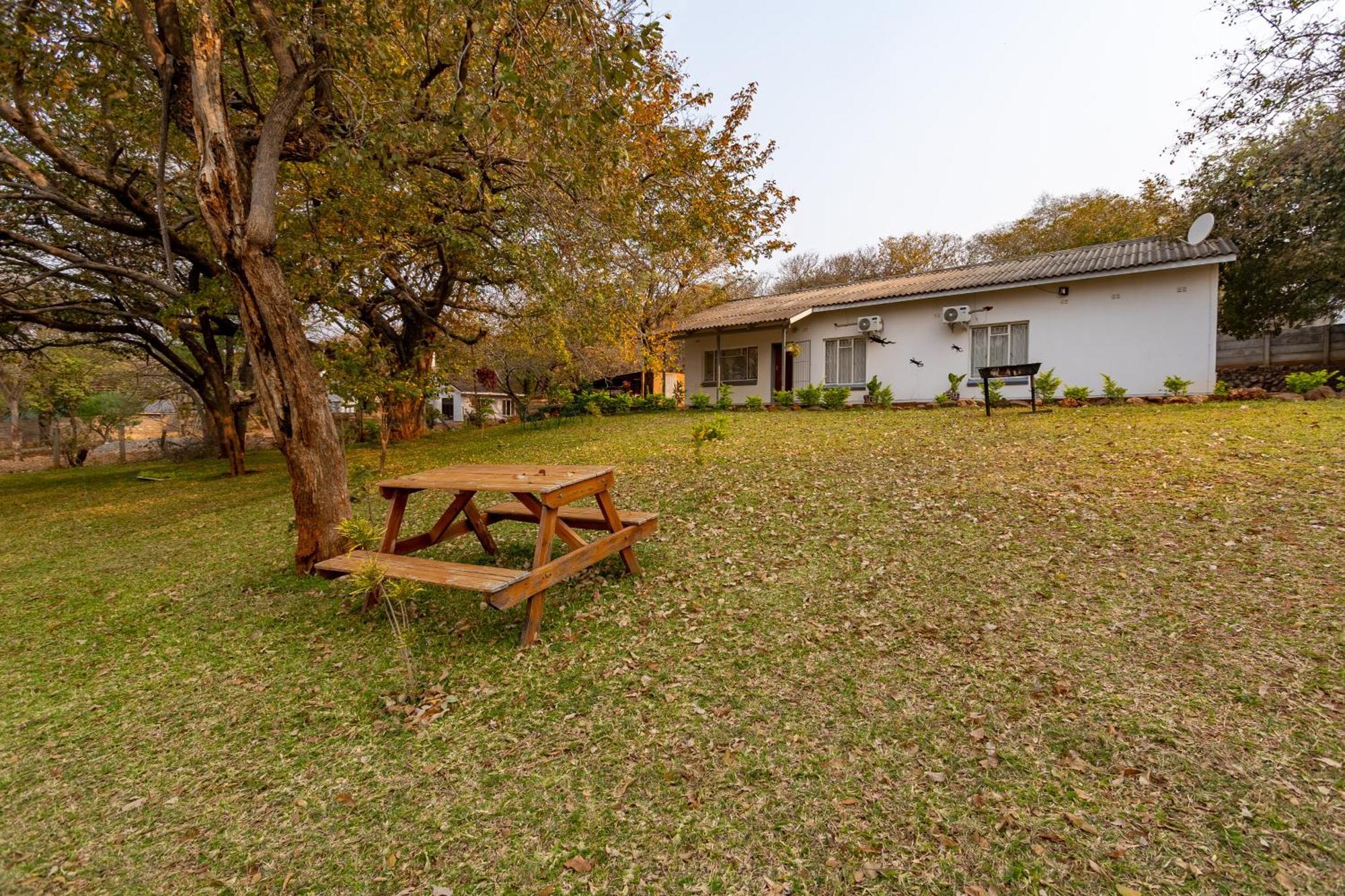 Wood Road Guest Lodge Καταρράκτες Βικτωρίας Εξωτερικό φωτογραφία